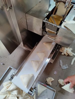 Automatic Dumpling Gyoza Machine/Russia Ravioli/Pierogi/Pelmeni/Empanada Samosa Making Machine